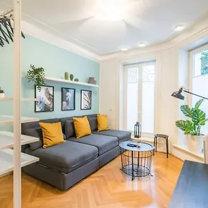 Modern Near Aussenalster Apartment