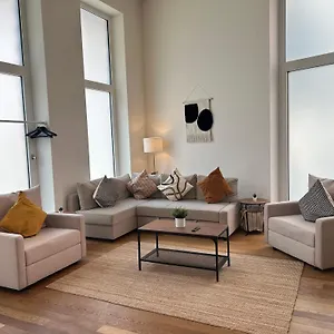 Grosszuegige In Der Naehe Vom Quartierpark Apartment